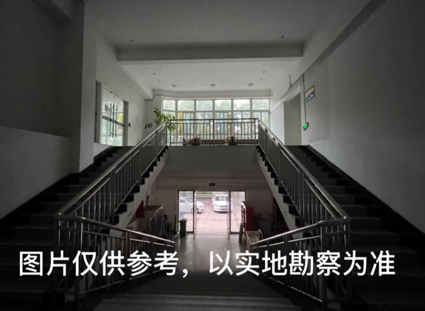 樓梯過道.jpg 樓梯過道.jpg